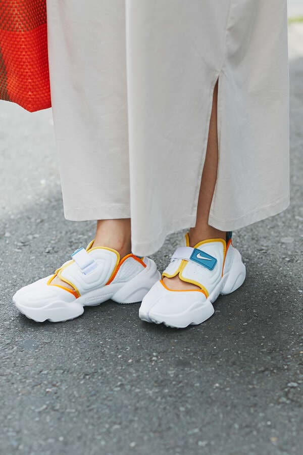 完売 美品 NIKE ナイキ アクアリフト ベージュ - スニーカー