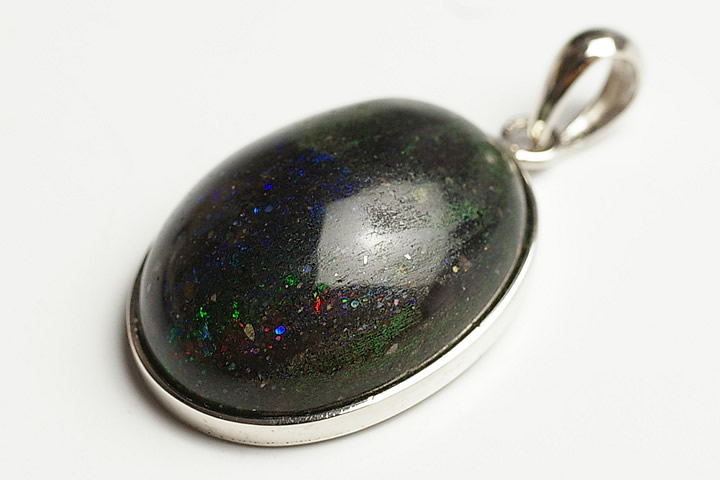 【人気商品】 Pt ブラックオパール-4.923ct&ダイヤモンド デザインペンダントトップ - ネックレス