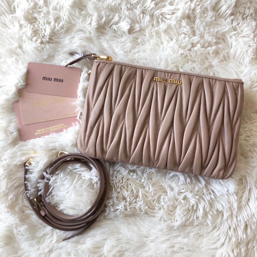 高品質の激安 【美品】ミュウミュウ 小物入れ ポシェット ショルダーポーチ マテラッセ - ポーチ/バニティ