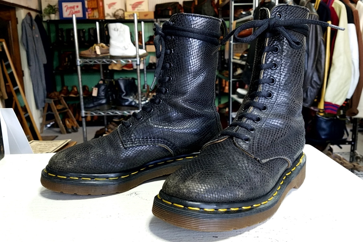 超安い品質 箱付き パンク ブラック uk4 イングランド製 14ホール ドクターマーチン - ブーツ