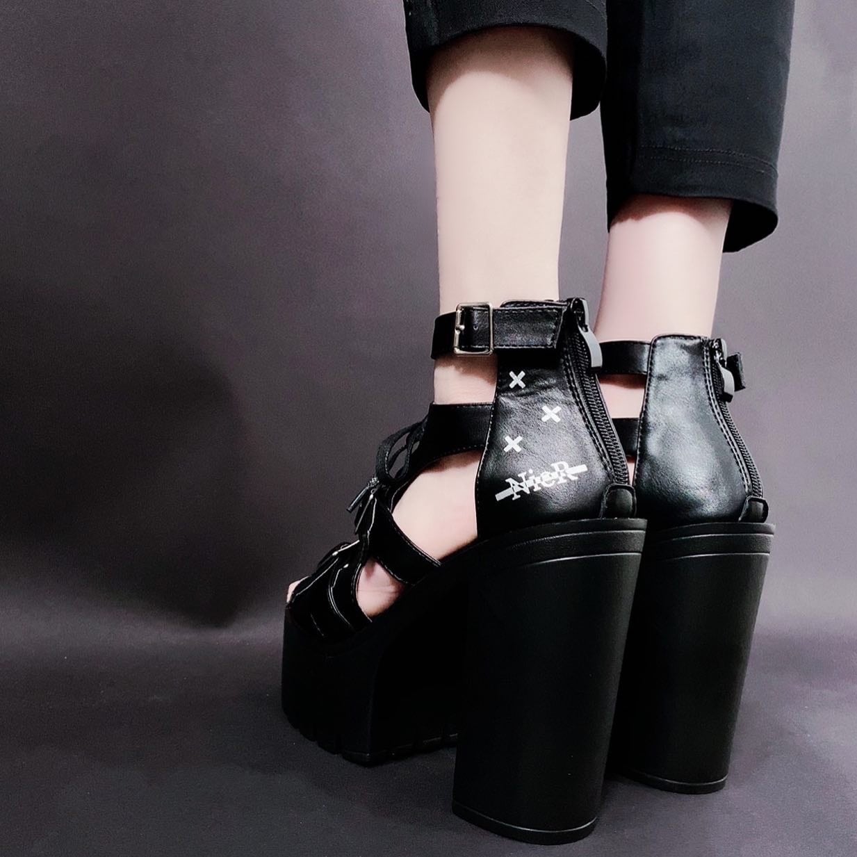 【最安値挑戦!】 NieRハイヒール厚底サンダル【身長約13cmUP】 - サンダル