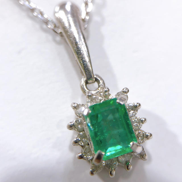 高評価の贈り物 pt900エメラルド、ダイヤモンドネックレス - ネックレス