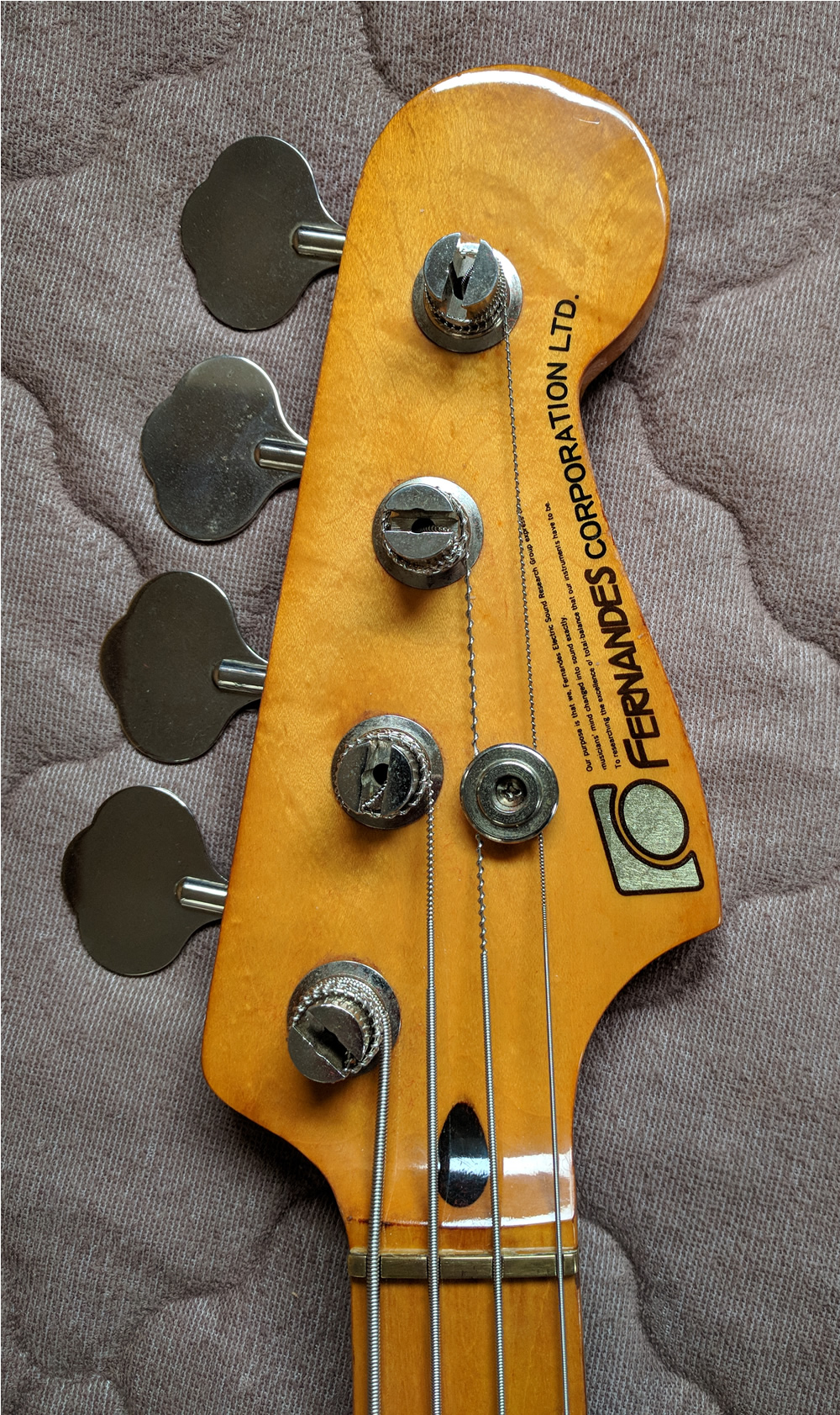 ファッションなデザイン 石ロゴフェルナンデス ベース - ベース